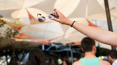 10 mejores accesorios para festivales y equipo para mejorar tu experiencia
